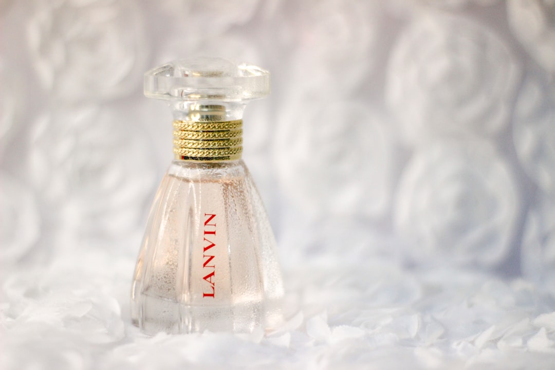 香水 サブスク メンズ 比較 12ヶ月コースの罠——契約前に知るべきことのイメージ画像