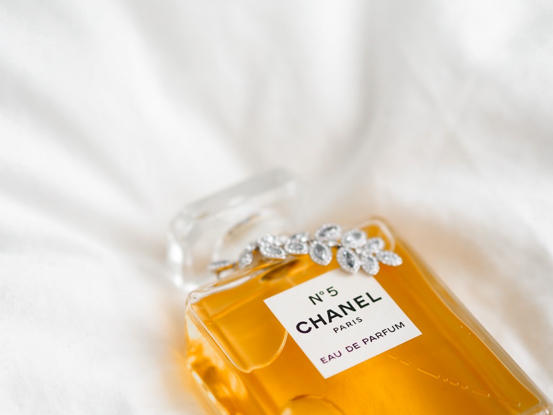 ソヴァージュ 似てる プチプラ 5,000円以下で本家の8割を再現できる2本のイメージ画像