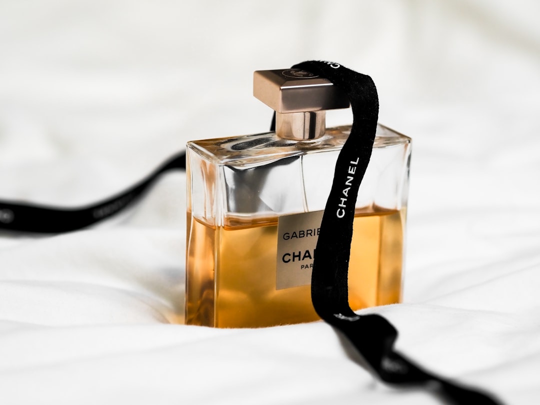 部屋 いい匂い 男 レイヤー3：自分自身の香り｜シャンプー・デオドラント・香水のイメージ画像