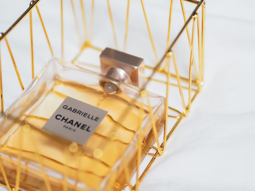 初デート 香水 メンズ 会う30分前・下半身・ワンプッシュ — 失敗しない香水の"数字"のイメージ画像